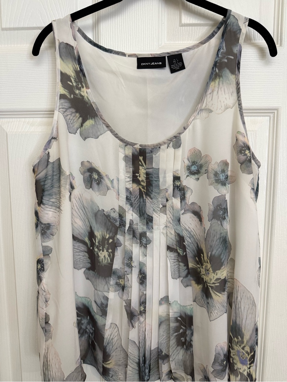 DKNY Cream Floral Pleated Sleeveless Blouse
